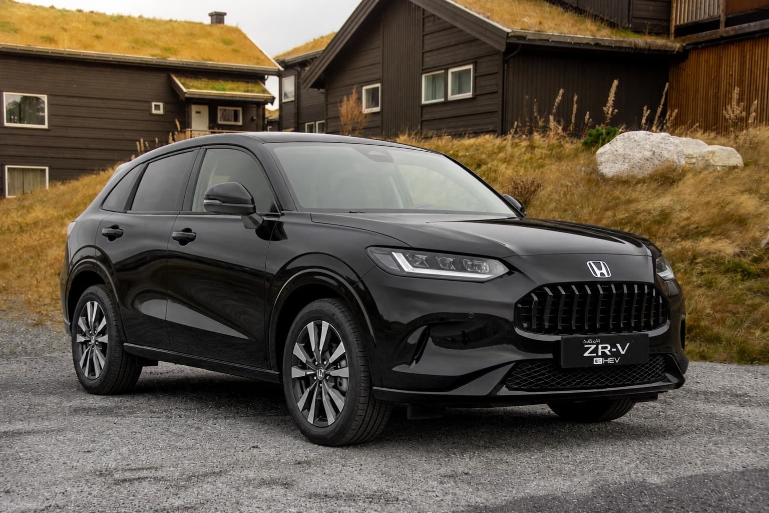 Honda ZR-V e:HEV in three-quarter front view